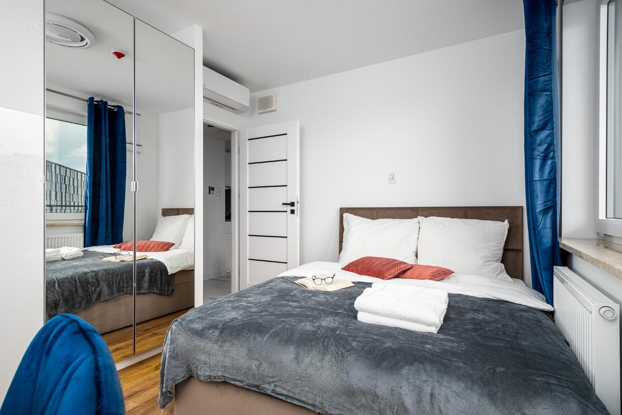 Rentplanet - Apartamenty Pileckiego Warszawa Exteriör bild